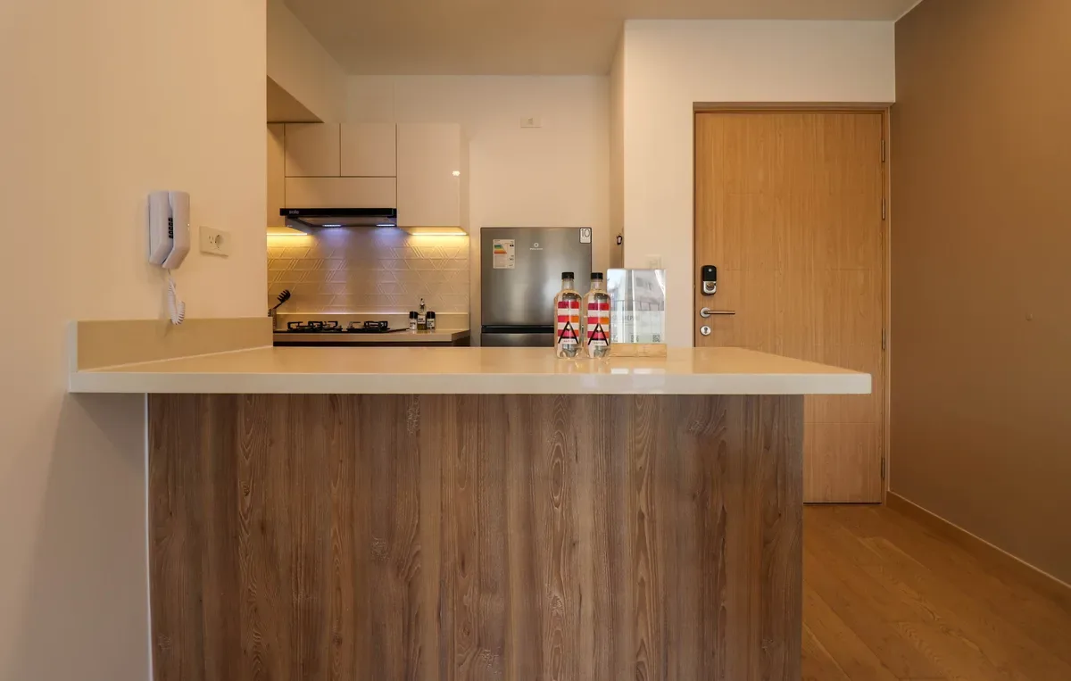 Charming 2BR w/ Balcony & View in Miraflores