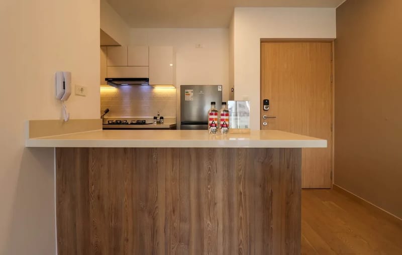 Charming 2BR w/ Balcony & View in Miraflores