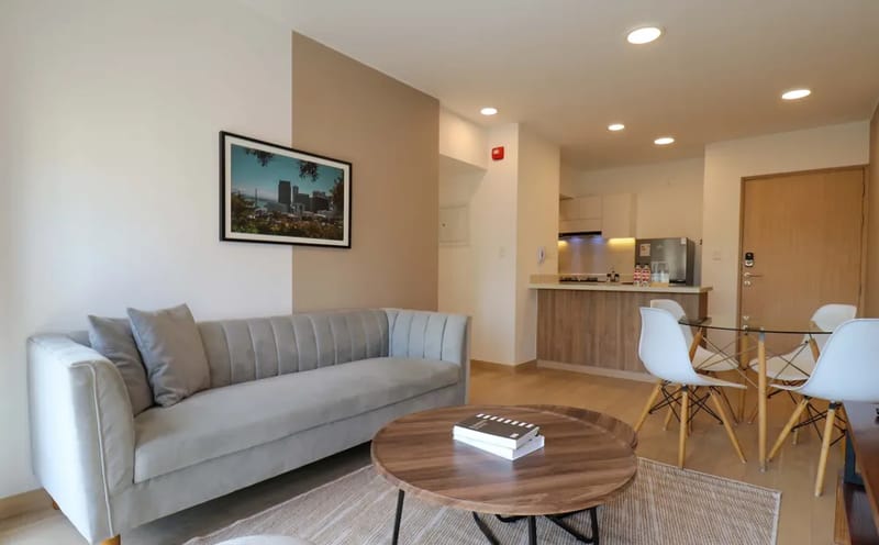 Charming 2BR w/ Balcony & View in Miraflores