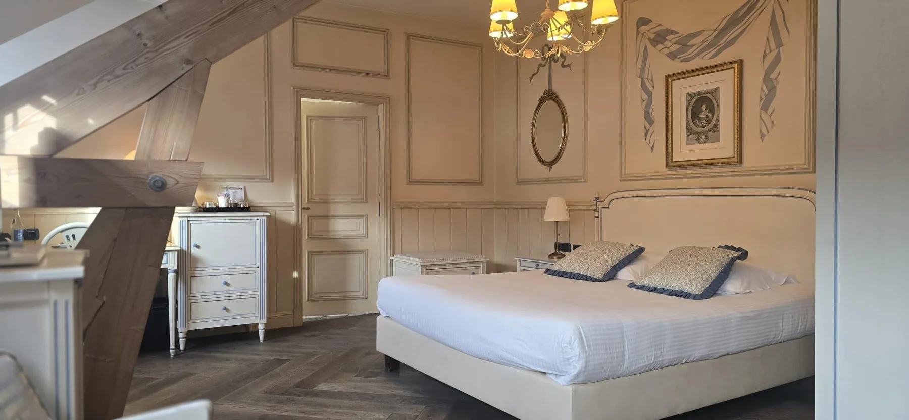 Blue or Red Colonial Room
