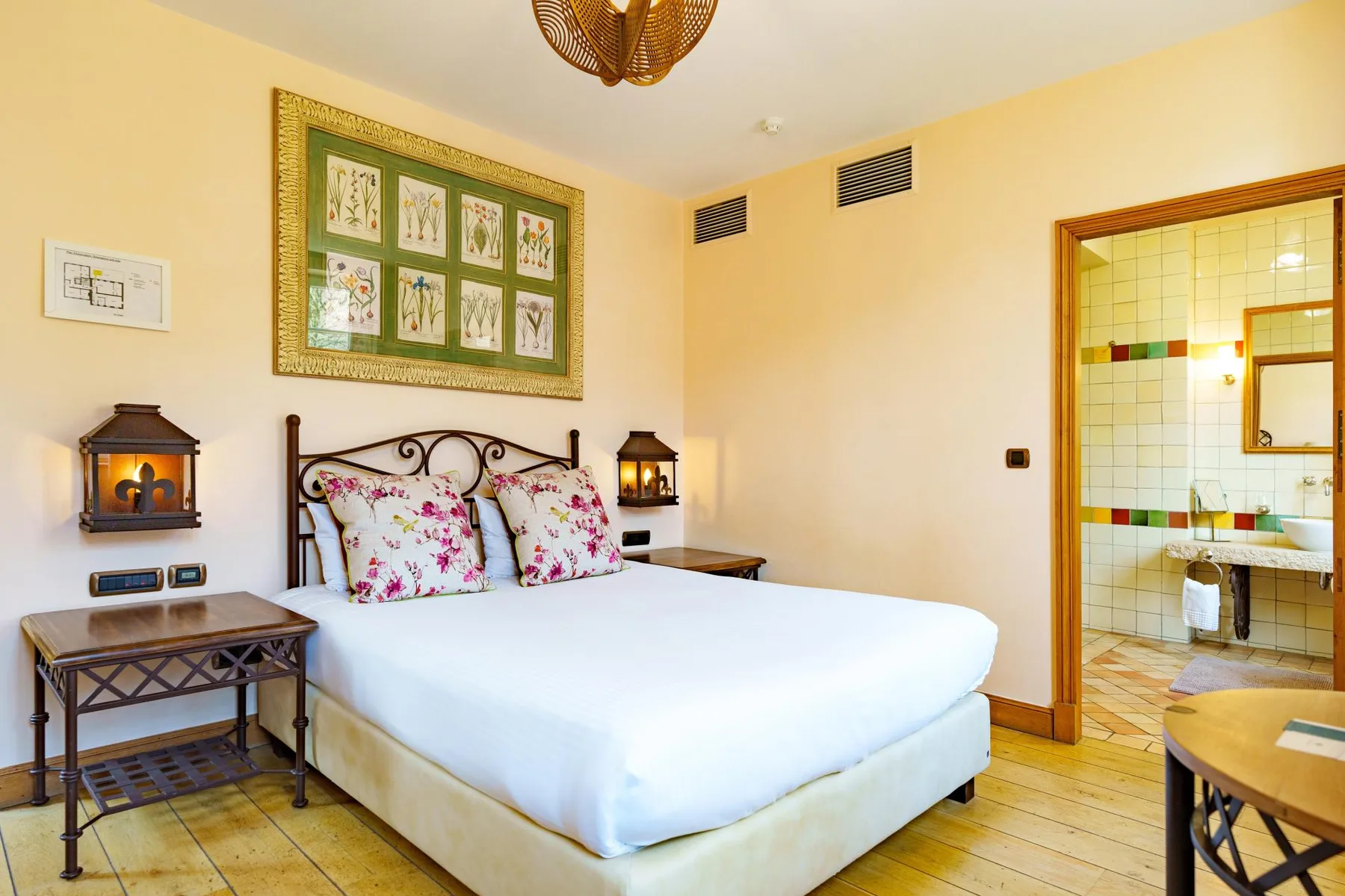 Les Roses Room
