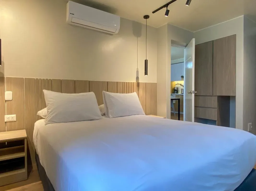 Modern 2BR w/ AC in Miraflores