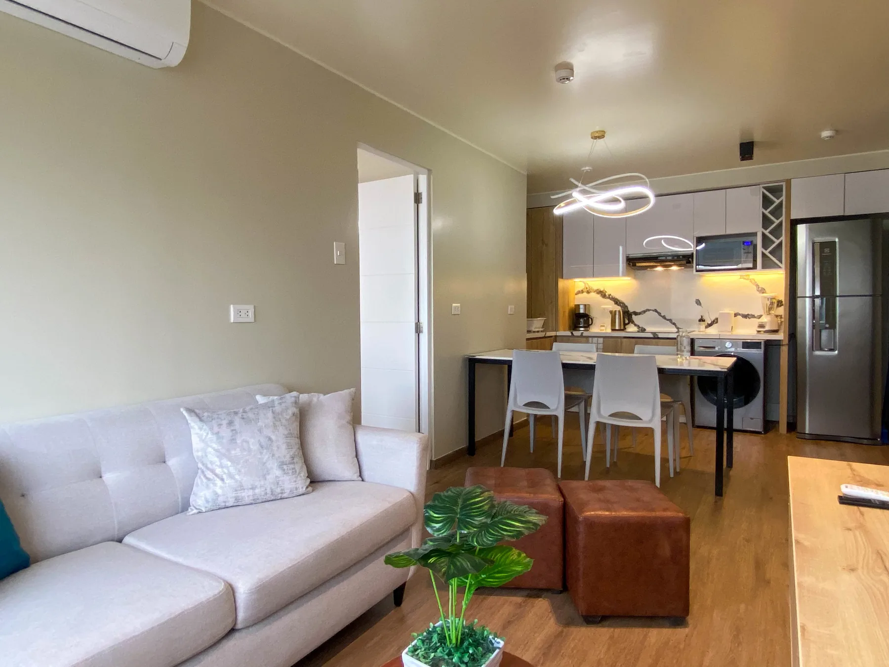 Modern 2BR w/ AC in Miraflores