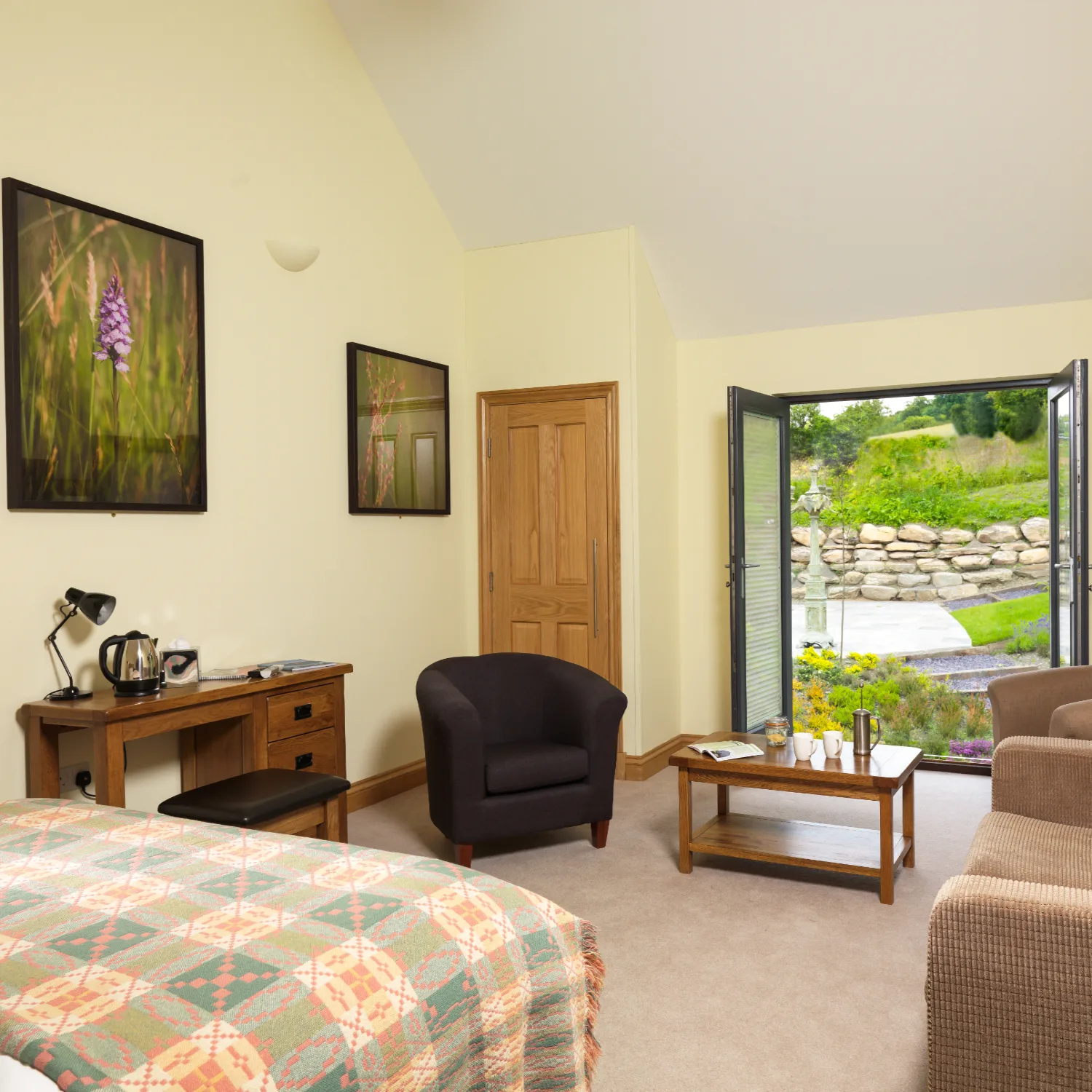 Guest bedroom