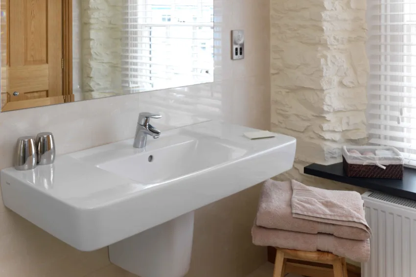 Room 2 basin