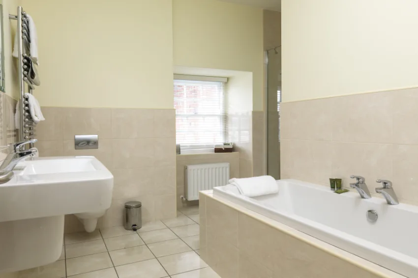 Room 7 bathroom