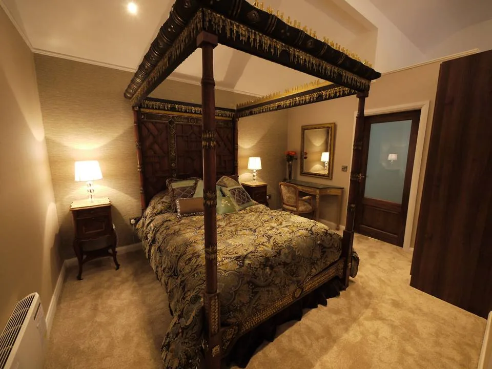 Eliza suite bedroom