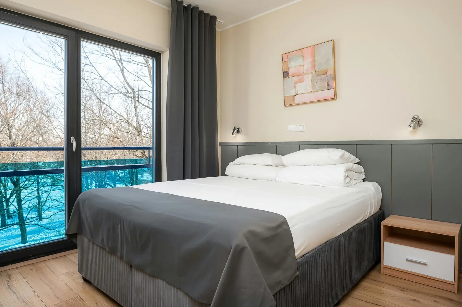 Habitación doble con una cama amplia