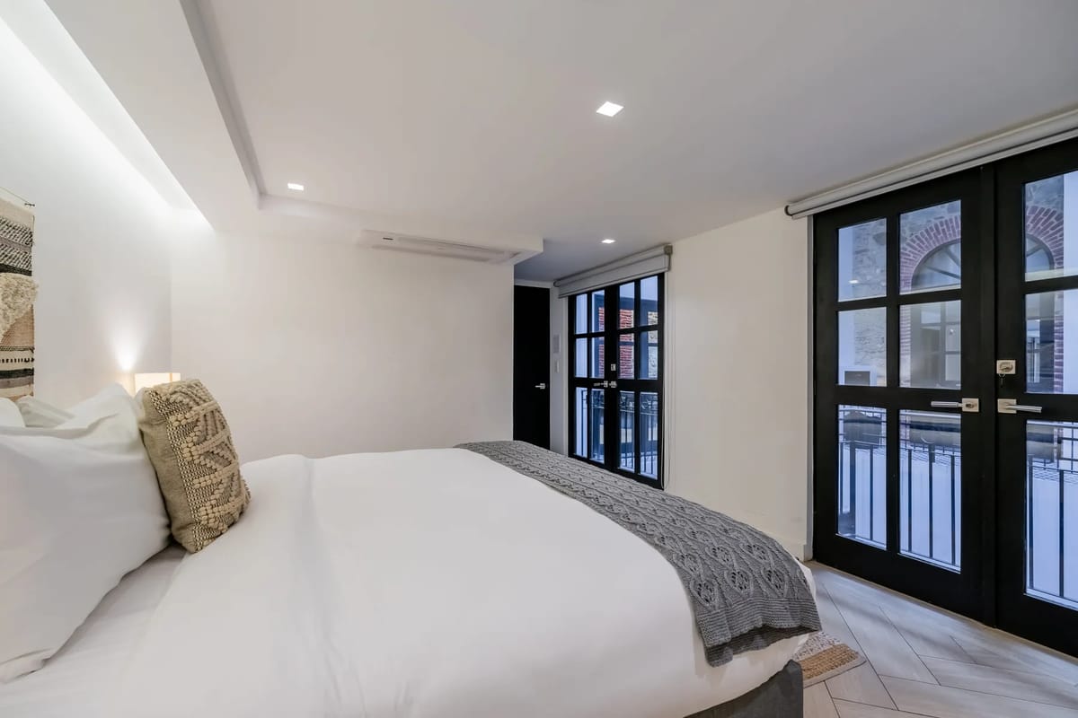 Refined Duplex in Plaza Catedral