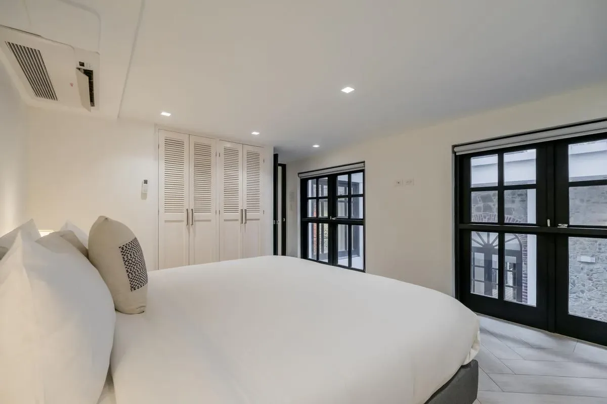 Refined Duplex in Plaza Catedral