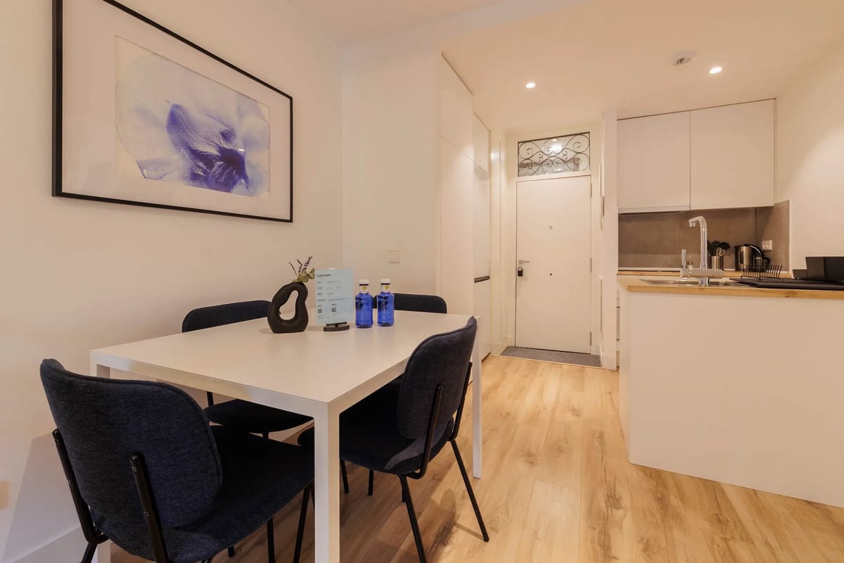Modern 2BR at Palacio Real