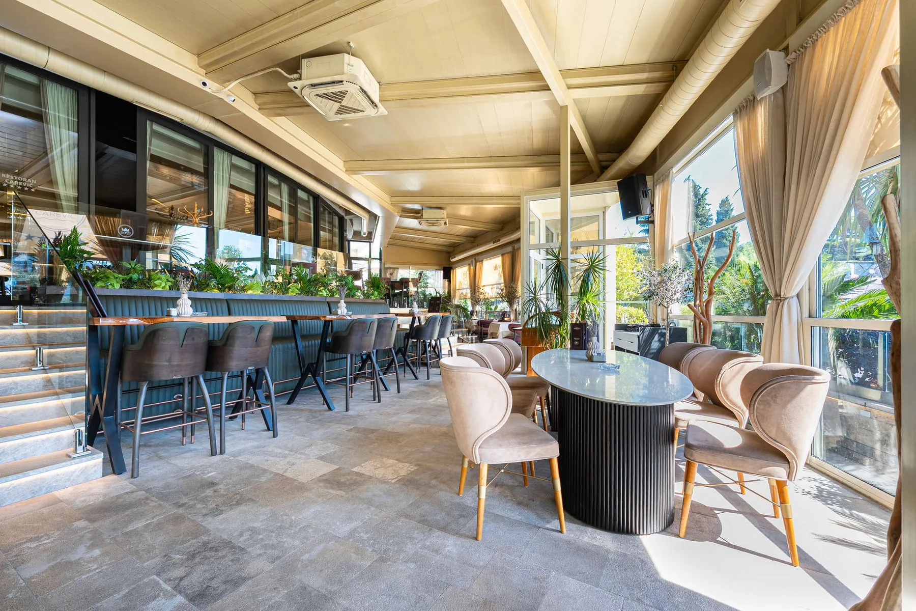 Hotel reception, restaurant and garage