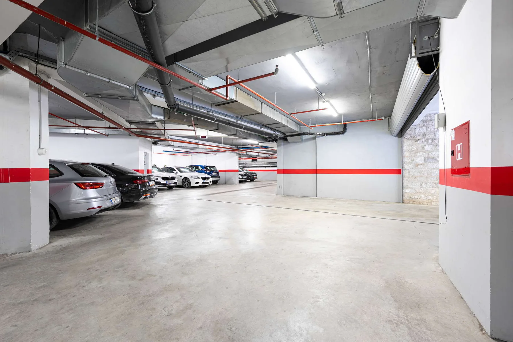 Hotel reception, restaurant and garage