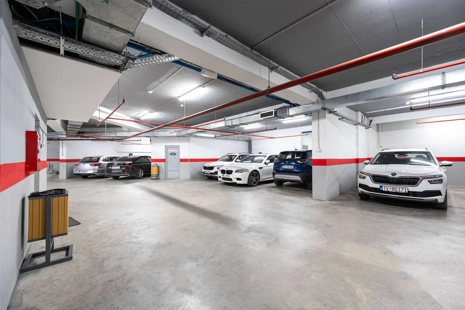 Hotel reception, restaurant and garage