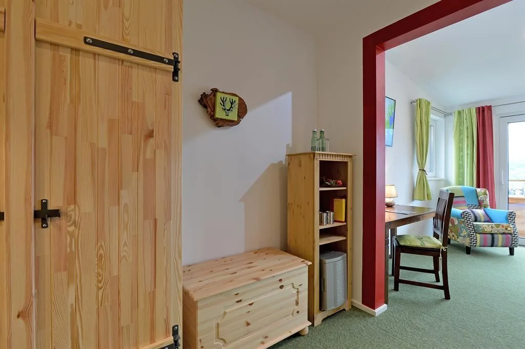 Guest room wardrobe