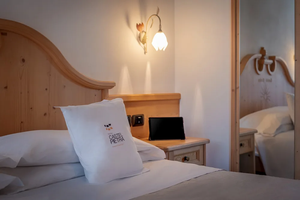 Detalle del dormitorio del hotel.