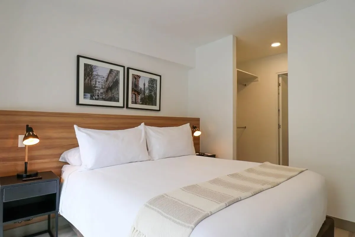 Modern 2BR with Balcony in the Heart of Miraflores