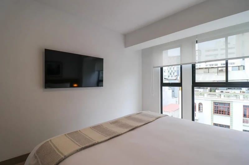 Modern 2BR with Balcony in the Heart of Miraflores