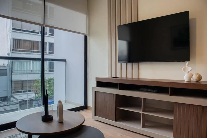 Modern 2BR w/ Scenic Balcony Close to Kennedy Park