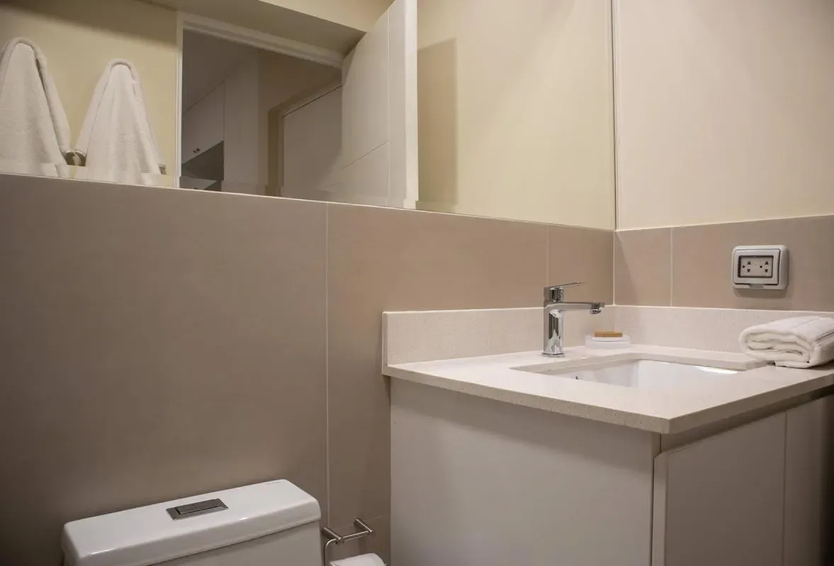Modern 2BR w/ Scenic Balcony Close to Kennedy Park