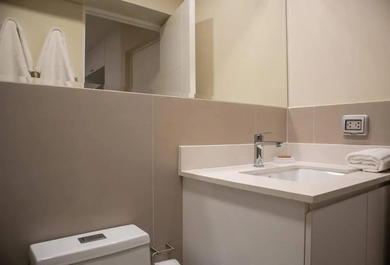 Modern 2BR w/ Scenic Balcony Close to Kennedy Park