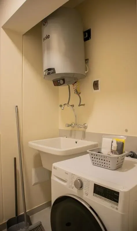 Modern 2BR w/ Scenic Balcony Close to Kennedy Park