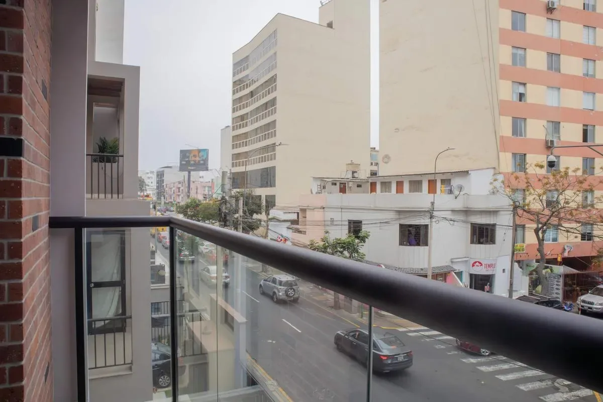 Modern 2BR w/ Scenic Balcony Close to Kennedy Park