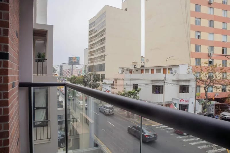 Modern 2BR w/ Scenic Balcony Close to Kennedy Park