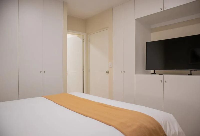Modern 2BR w/ Scenic Balcony Close to Kennedy Park