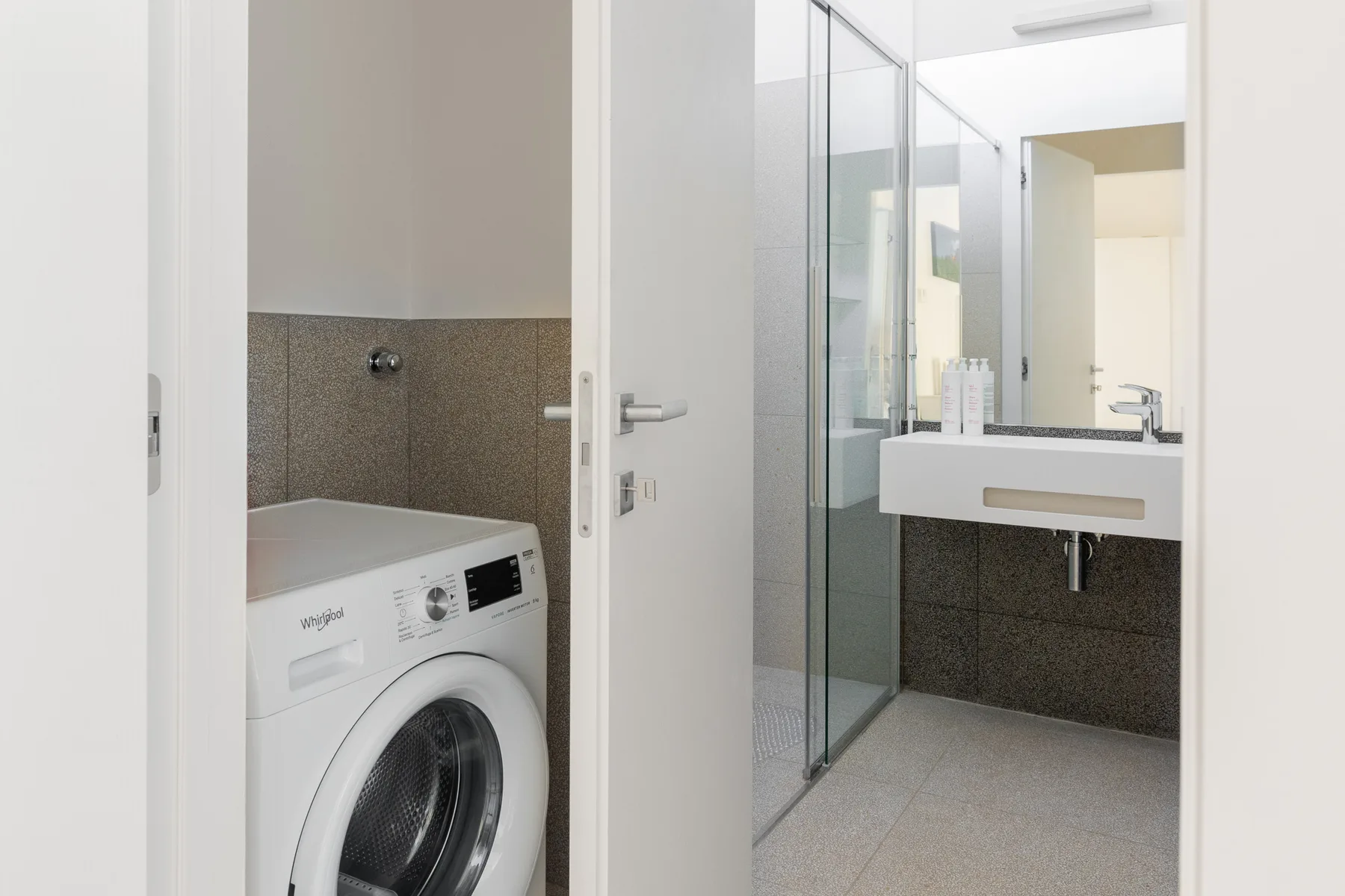 White Calla Apartment