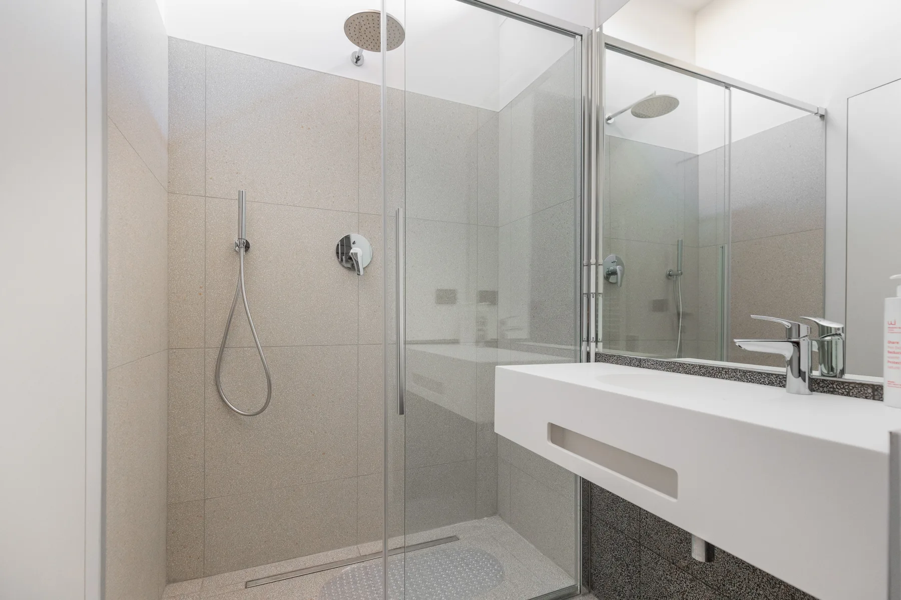 White Calla Apartment