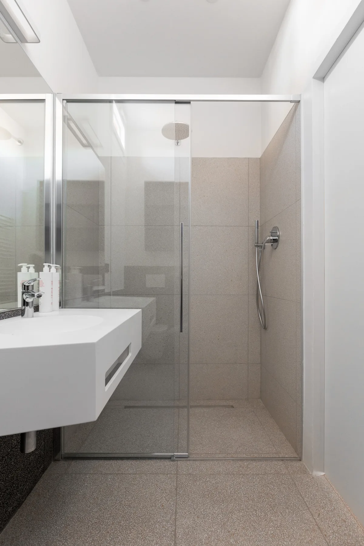 White Calla Apartment