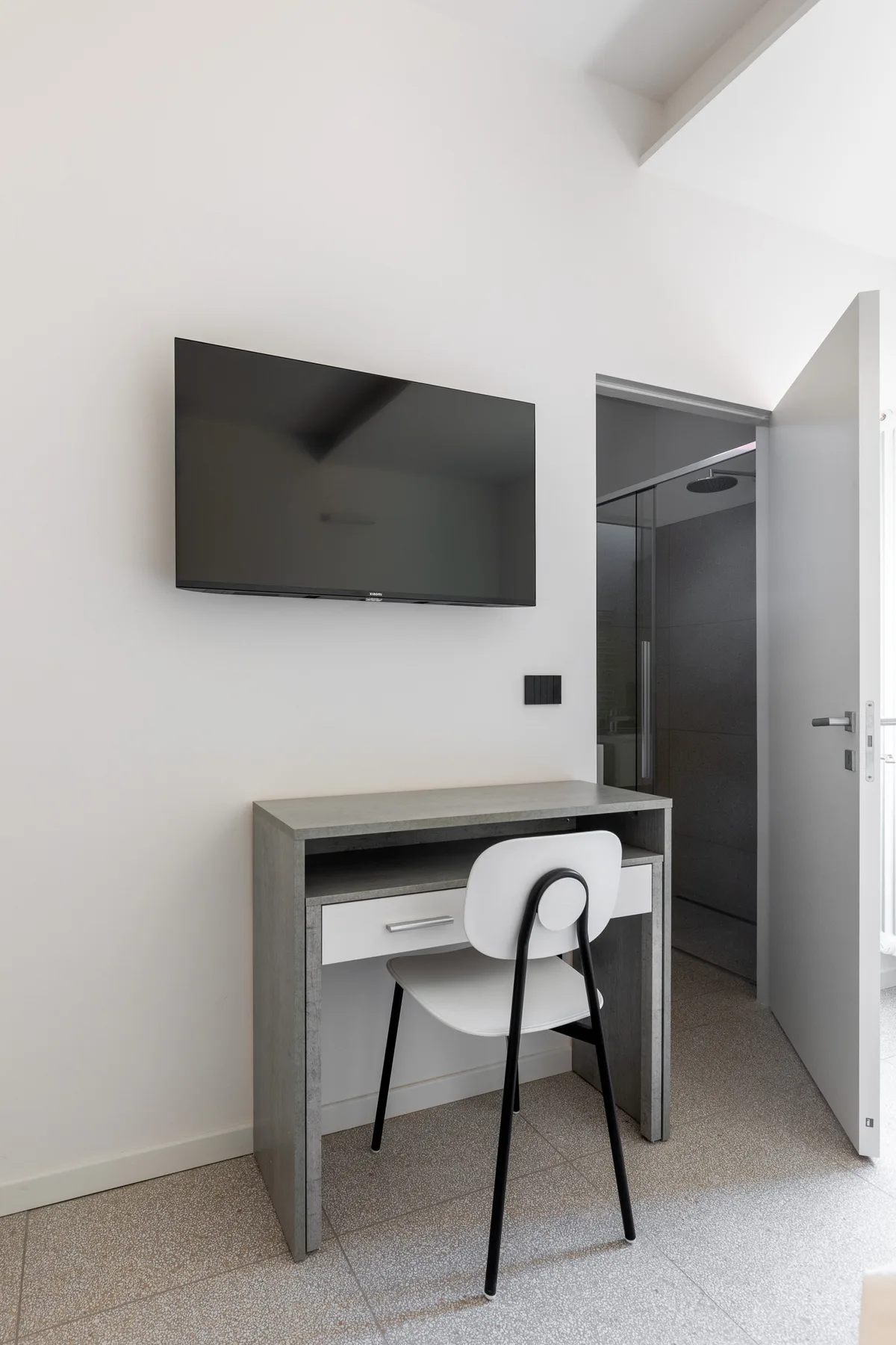 White Calla Apartment
