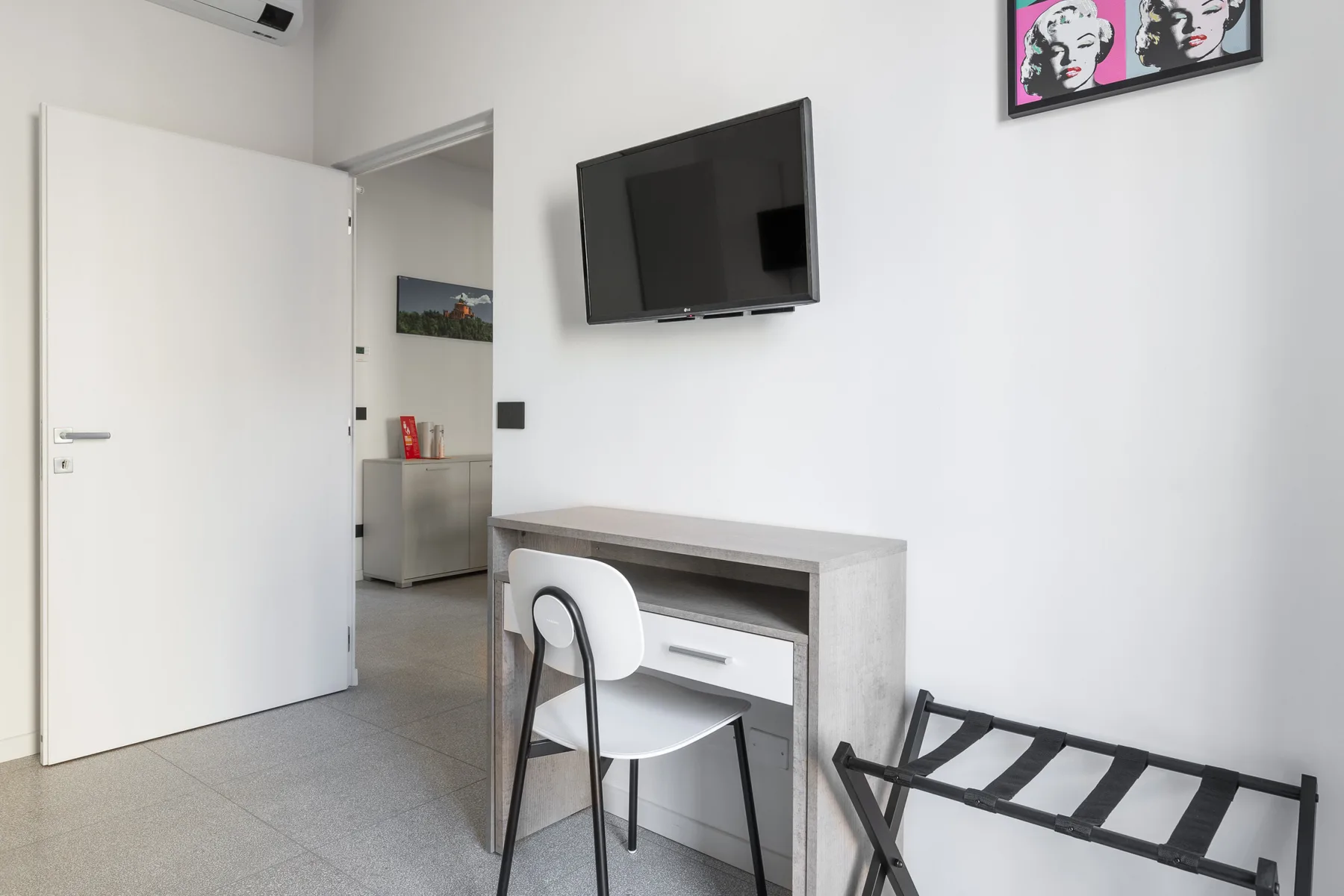 White Calla Apartment