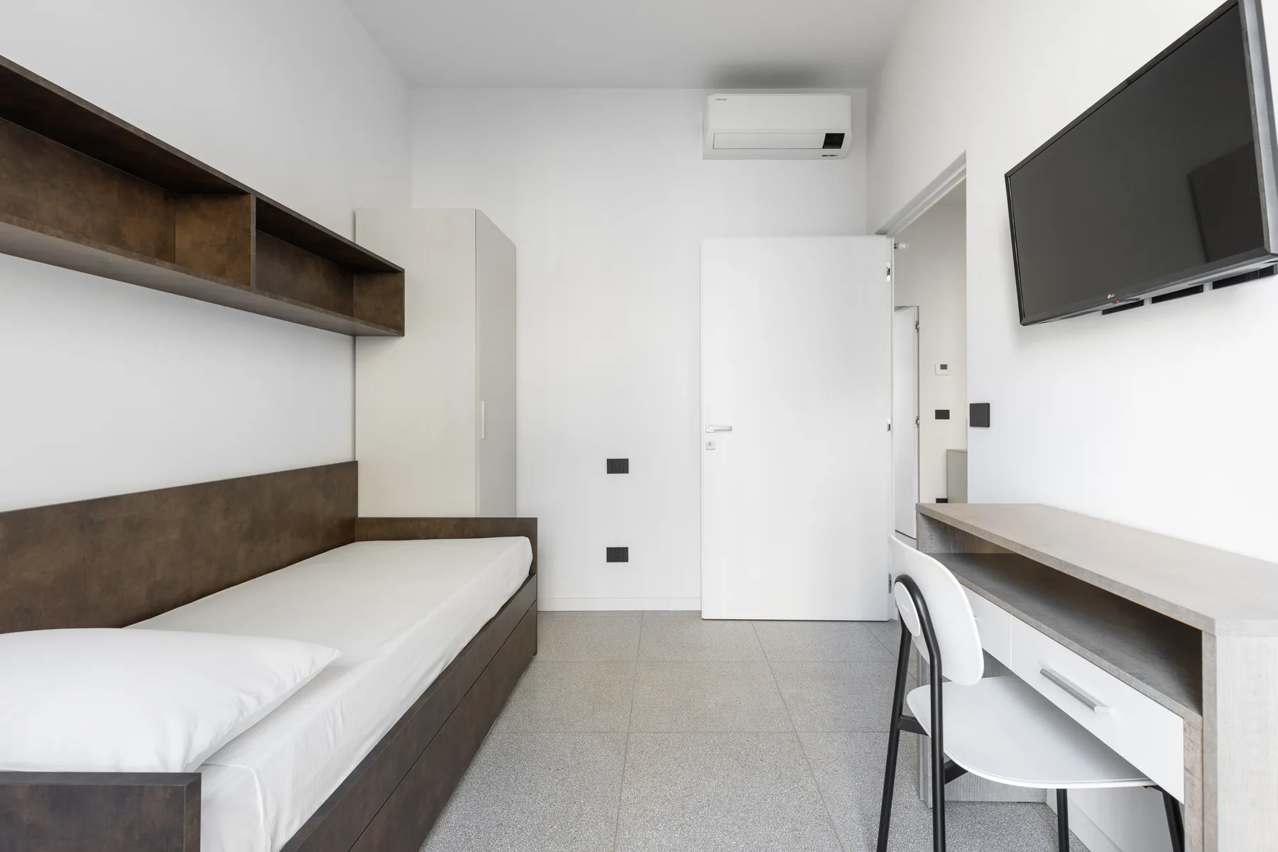 White Calla Apartment