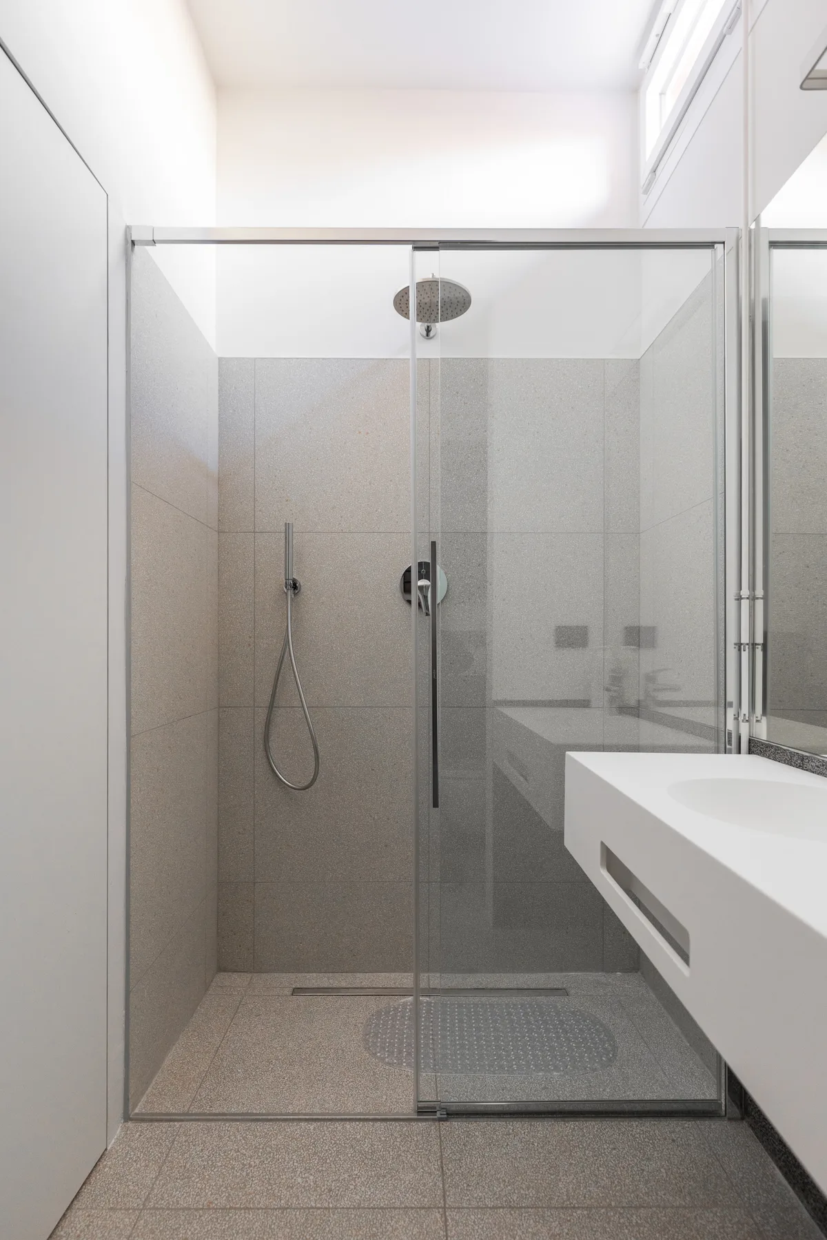 White Calla Apartment