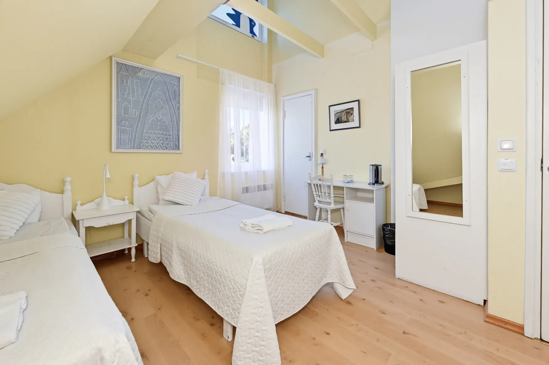 White Lady Room