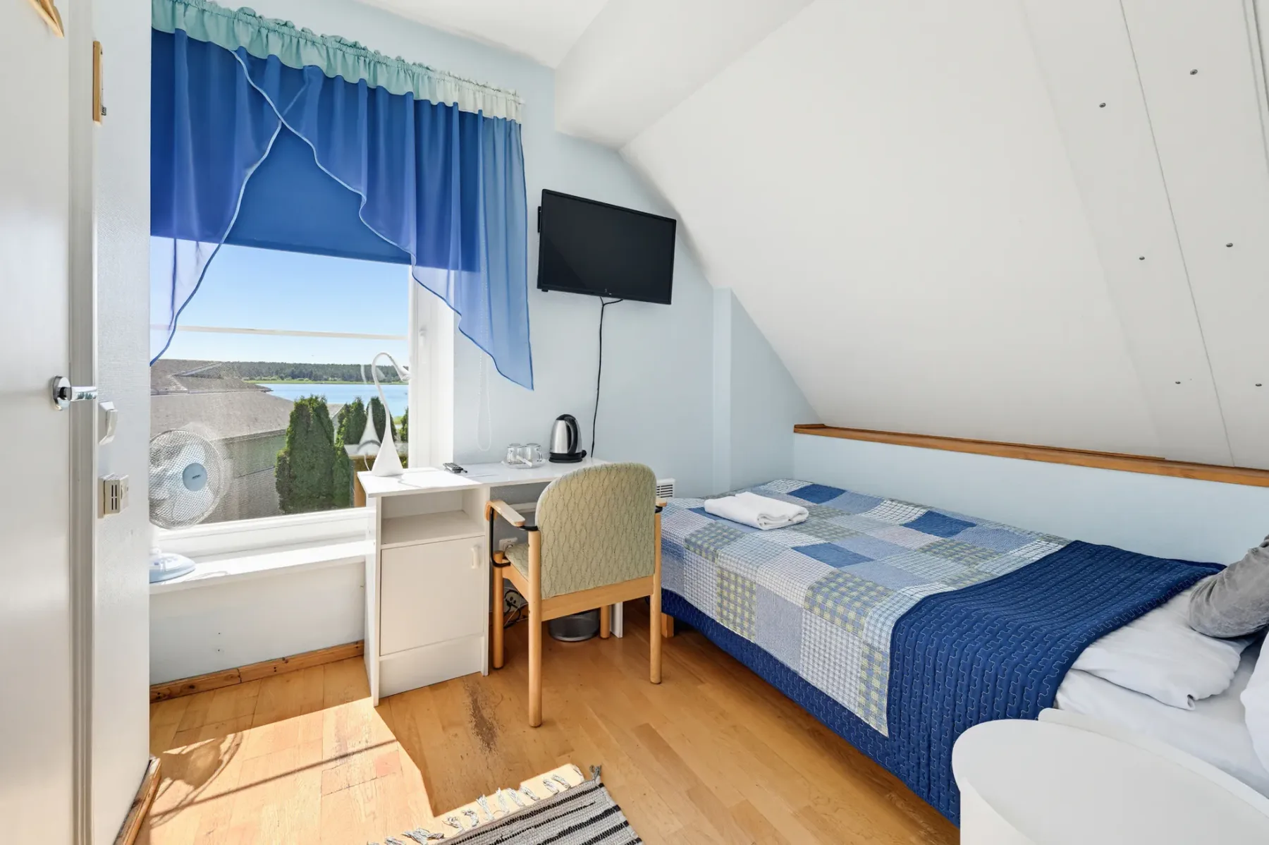 Mere Room