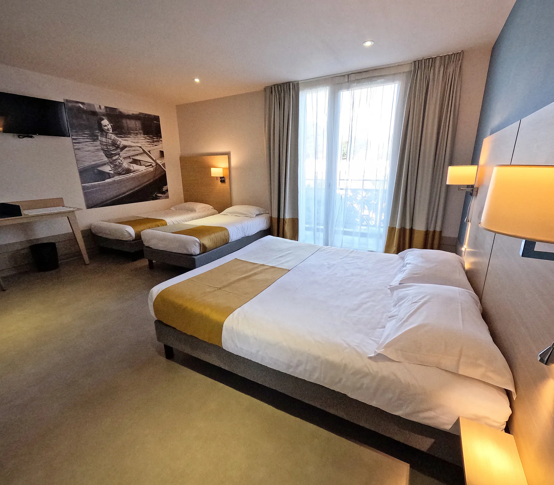 Chambre quadruple avec balcon