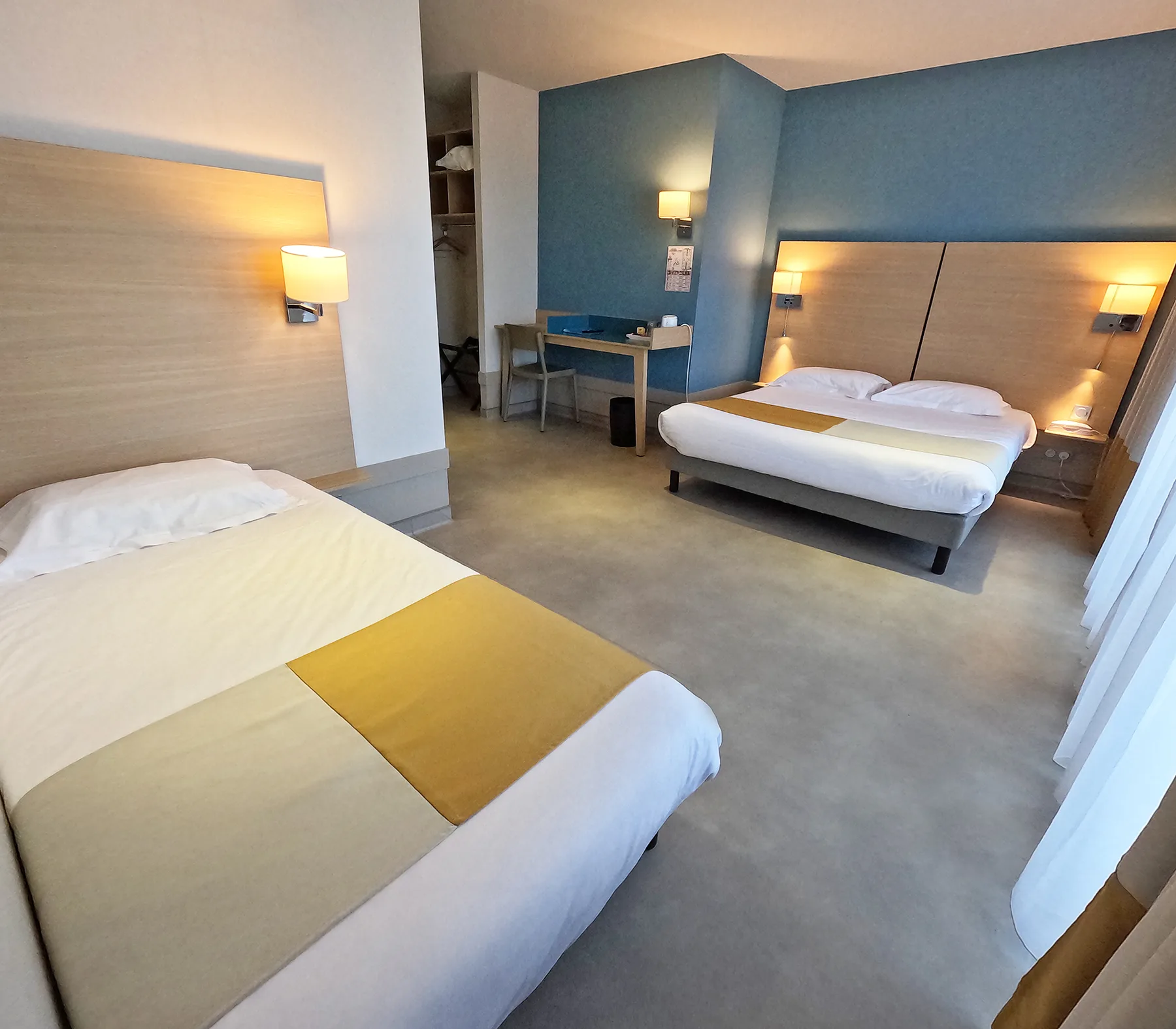 Chambre triple avec balcon