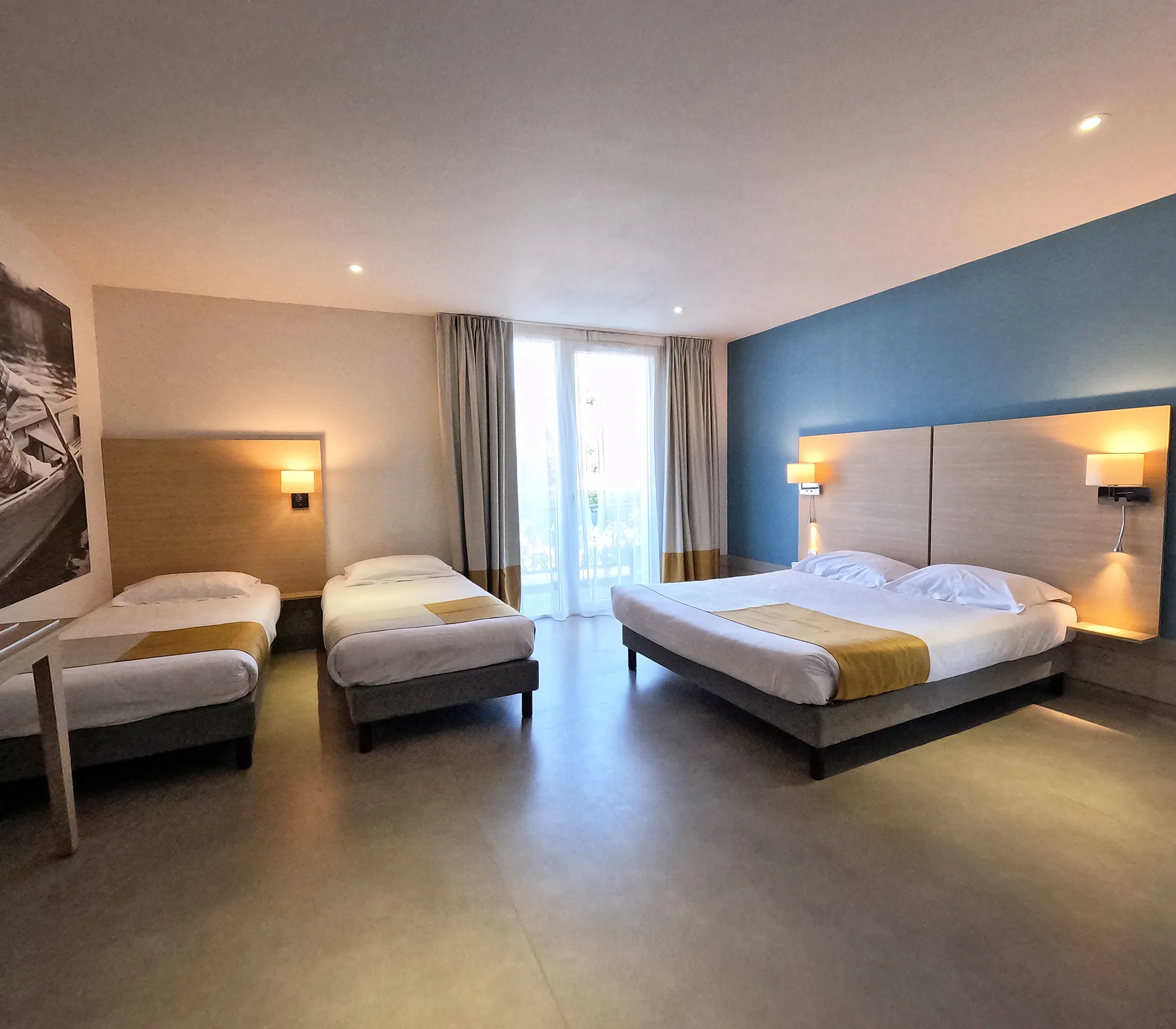 Chambre quadruple avec balcon