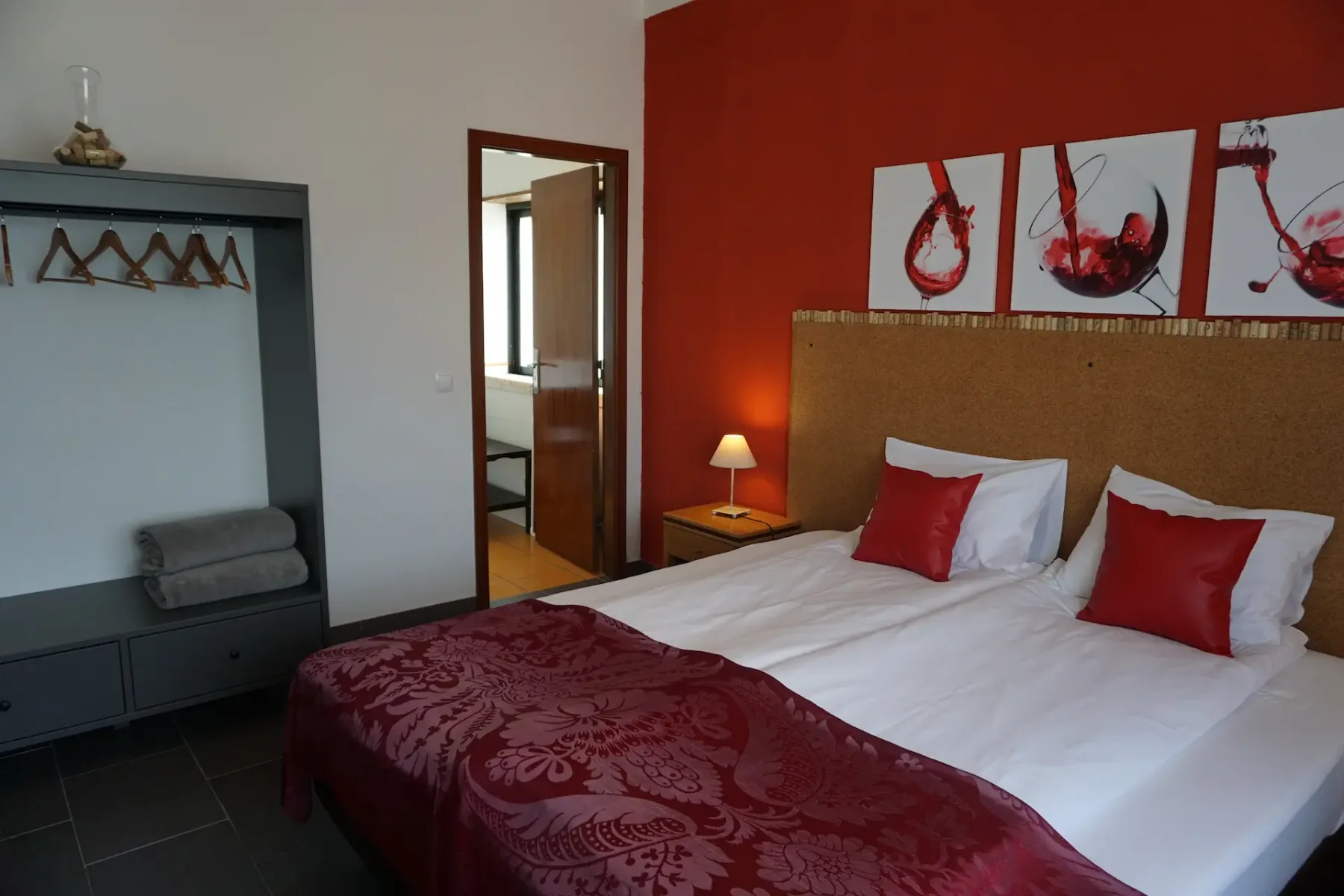Tinto room ensuite bathroom
