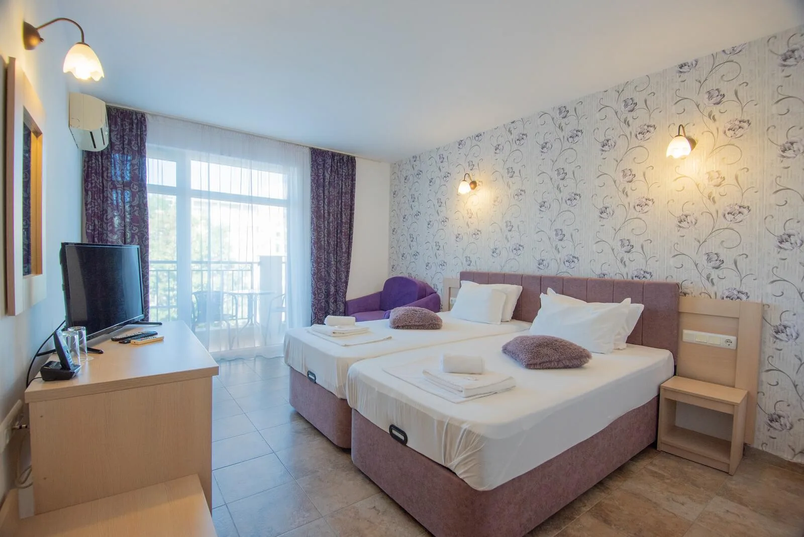 Habitación con vistas al parque o a la ciudad y dos camas supletorias