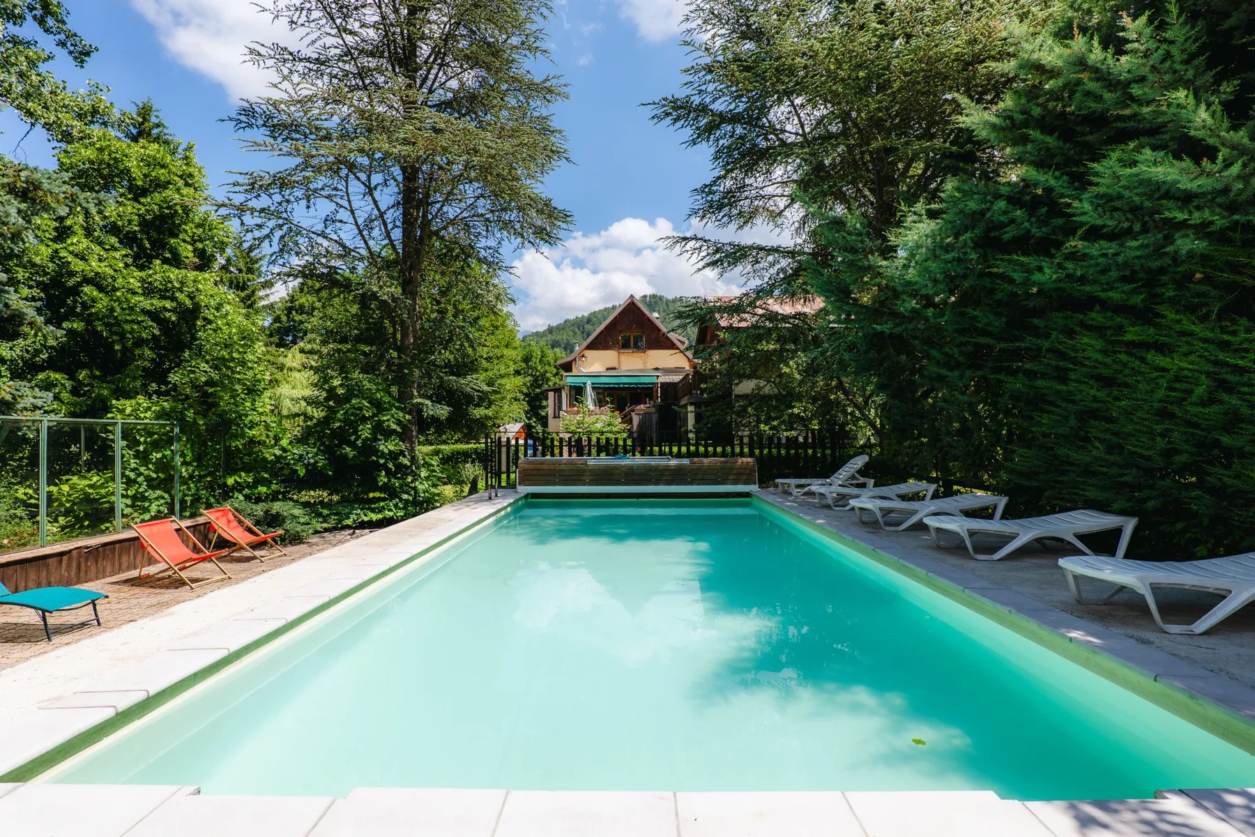 Heated swimming pool