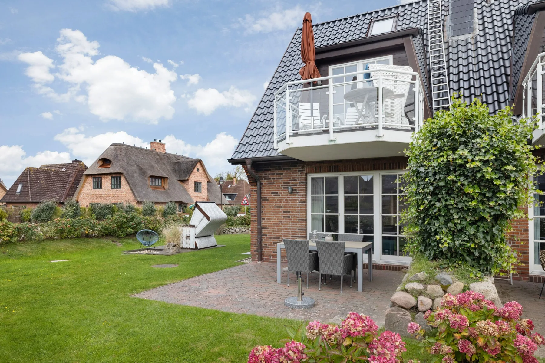 Landhaus im Erdgeschoss und Souterrain, ca. 80 qm Nutzfläche für bis zu 4 Pers.