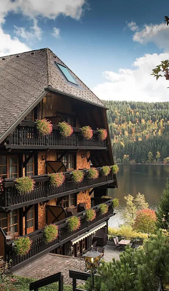 Exterior del Alemannenhof en otoño