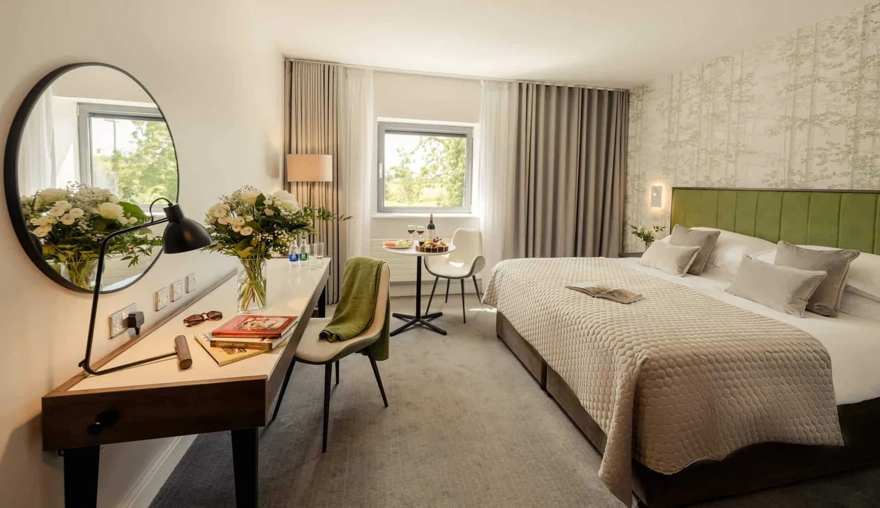 Deluxe double room with wine