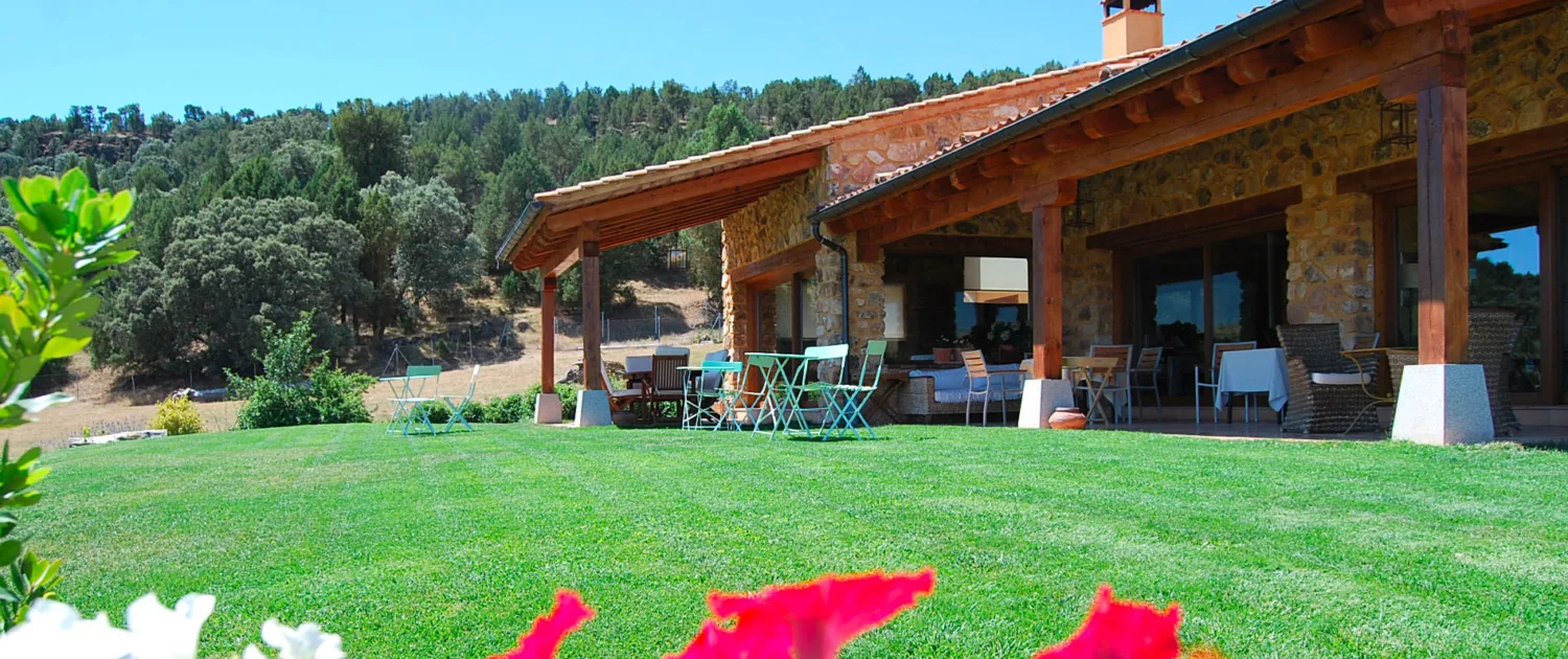 Hotel exterior and surroundings