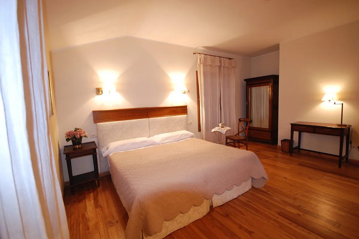 Rosa room