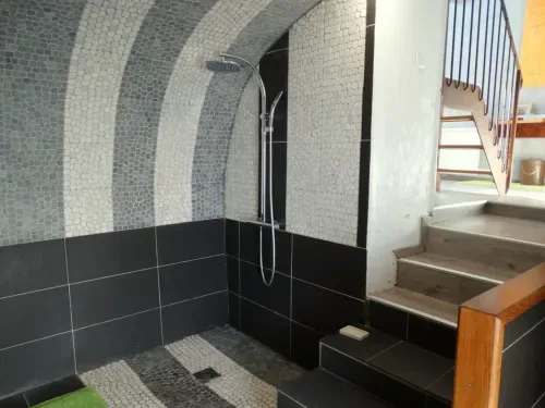Ducha a ras de suelo.